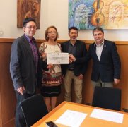 La Universitat d'Alacant lliura la recaptació del concert solidari de l'OFUA a benefici de l'Associació d'Alzheimer d'Alacant