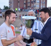L'equip de futbol masculí de la UA guanya la Copa Sant Pere