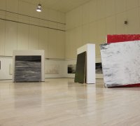 La imagen velada de Javier Rojo llega al MUA con sus pinturas más recientes de gran formato