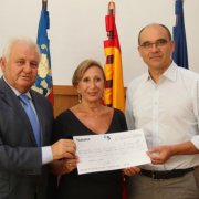 La Universidad de Alicante entrega la recaudación del concierto solidario de la OFUA a APSA
