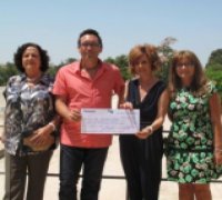 La UA entrega 3.500 euros a la Asociación de Vínculos Infantiles