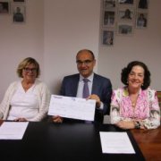 La Universidad de Alicante entrega el "cheque solidario" a la Fundación Pro Tutela de Alicante
