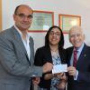 El rector entrega a Proyecto Hombre y la Asociación de Alzheimer la recaudación de los conciertos solidarios de la OFUA